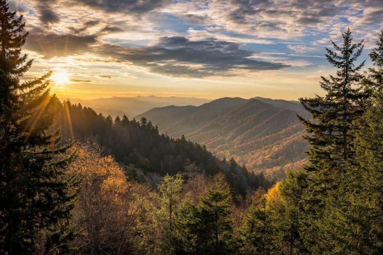 Wow Views!!-Mountain Escape-Outdoor Pool-Close To Downtown-Wifi-Cable-Private Balcony Gatlinburg Eksteriør bilde